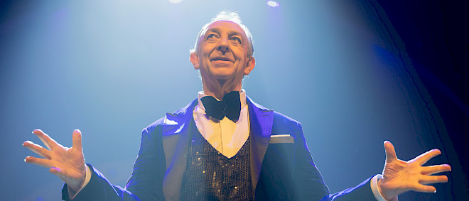 Jon van Eerd, Stanley Burleson e.a. Ons pap wil bij de revue